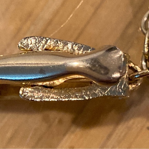 EUC Vintage 1960s Sweater/Scarf Clip Guard. Gold Tone Double Chain.
PAT. 2853764 - Picture 13 of 14